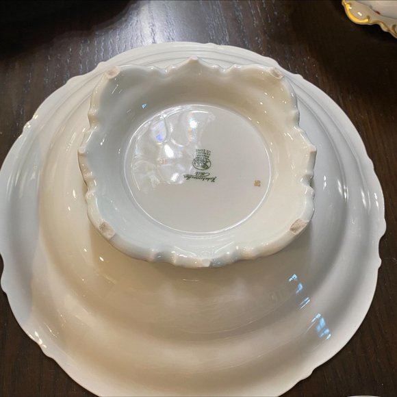 Hutschenreuther Mayfair large salad bowl with feet ( like new condition) - Picture 3 of 6